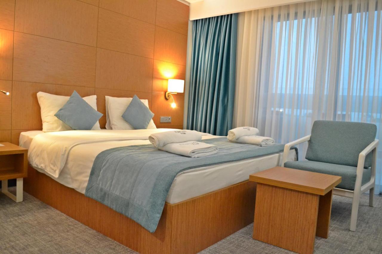 Tezmadra Hotel Burhaniye Bagian luar foto